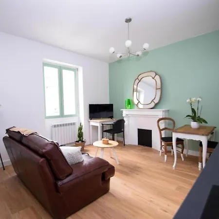 Appartement Entre Plage De L'Ecluse Et Place Du Marche Dinard Exterior photo