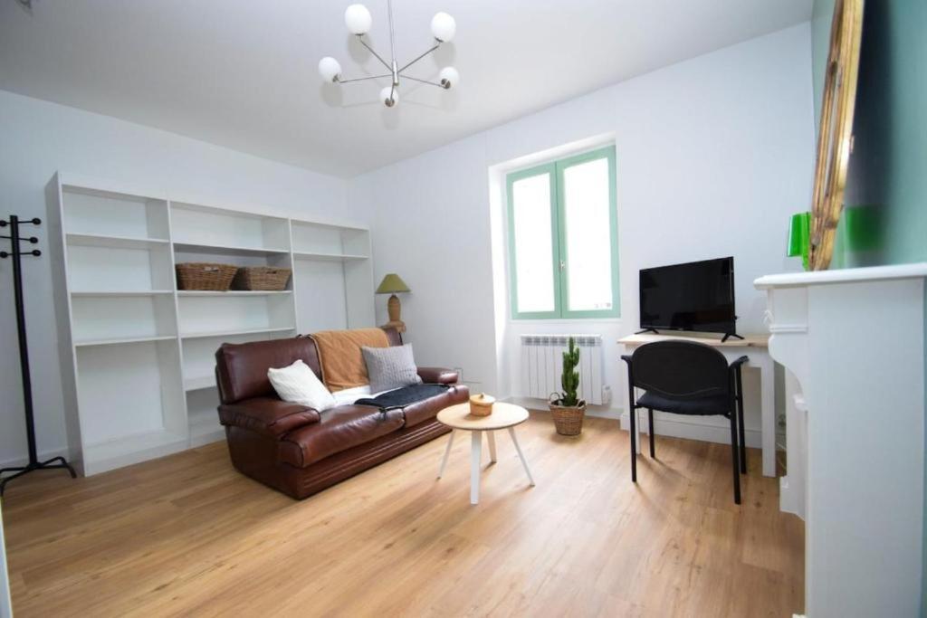 Apartment Entre De L'ecluse Et Place Du Marche