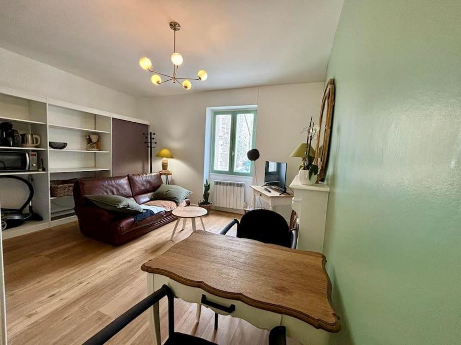 Entre De L'ecluse Et Place Du Marche Apartment *